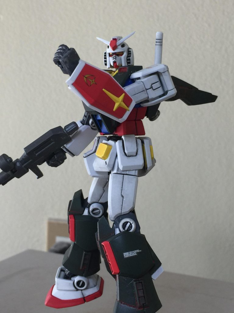 ハーフ・フルアーマーガンダムの
シールドは HG ガンダムアメイジング
レッドウォーリアのシールドを
使用しました。
この シールドも 余ったパーツを
使用しました。