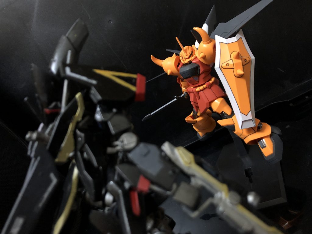 ステラ「素組のクセに..!」
ハイネ「よく見な!!顔を!モノアイを鋭く改造してあるんだよ!興味があったら比較してみてくれよな!」