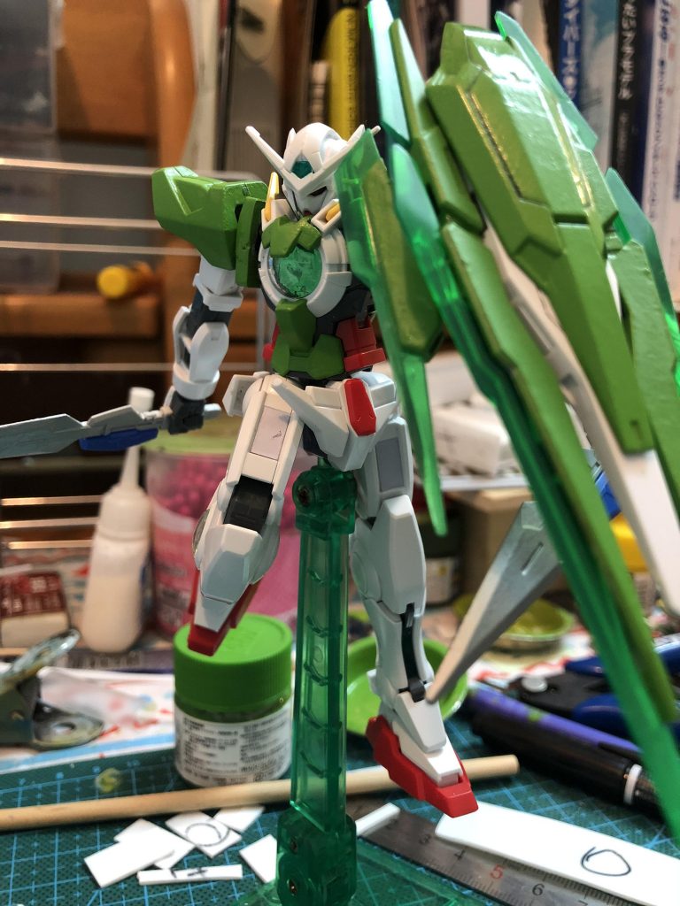 GNビームガン GNソードビット （GNドライヴ）
本人によると 「ビームガンもビットもあるので射撃武装は重くなるし 邪魔なので切った」らしい 白兵戦を好んでいる。
トランザム可能。
さらに 2つのGNドライヴを直結することで 出力が上がる が ライザーソードは 無いので スピードアップぐらい だが 本人はそれで十分らしい