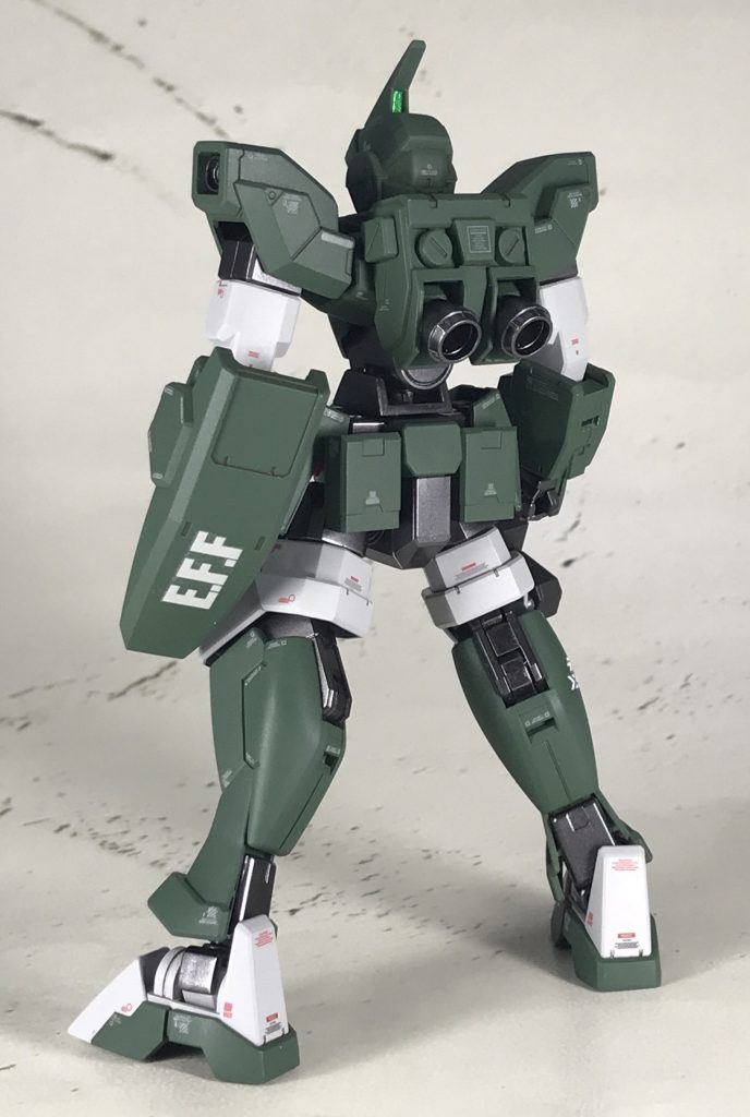 バックショット
バックパックも行方不明だったので、陸戦型ジムから流用してます。
なんとなく組み合わせましたが、結果的にミリタリー色が強まったかと思います。