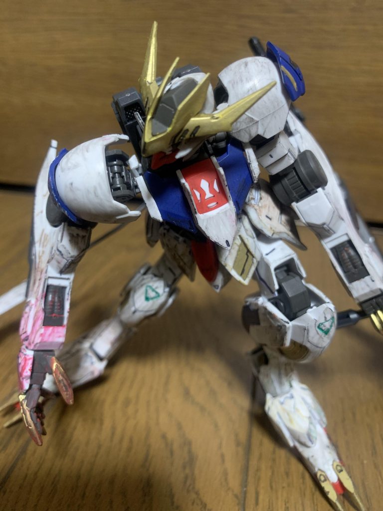 腰のパーツは左右で独立させる加工を