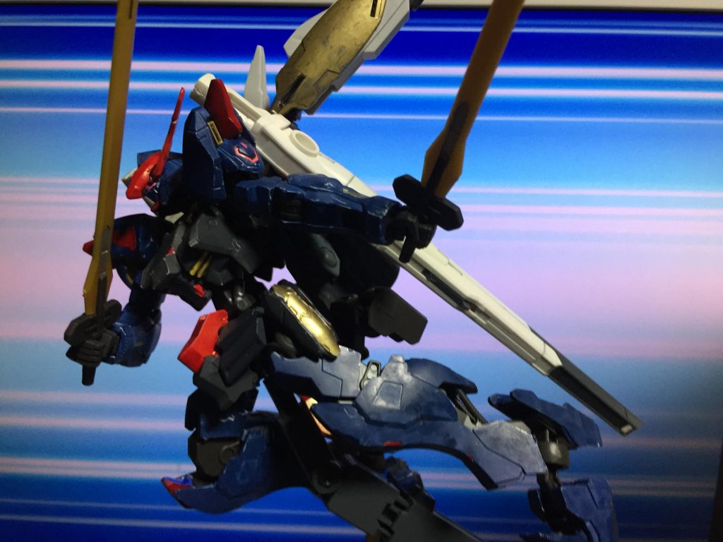 バエルソード。機体重量はバエルより増加しておりバエル程格闘戦は得意ではない。