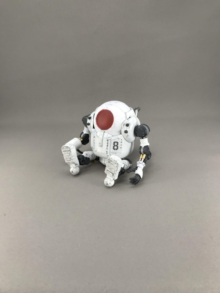 座るとかわいいですね。
足裏はヒートペンとプラ板でフタしてます。