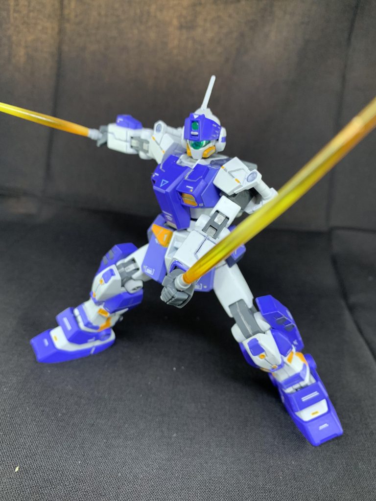 もちろん普通のサーベルも装備しています。