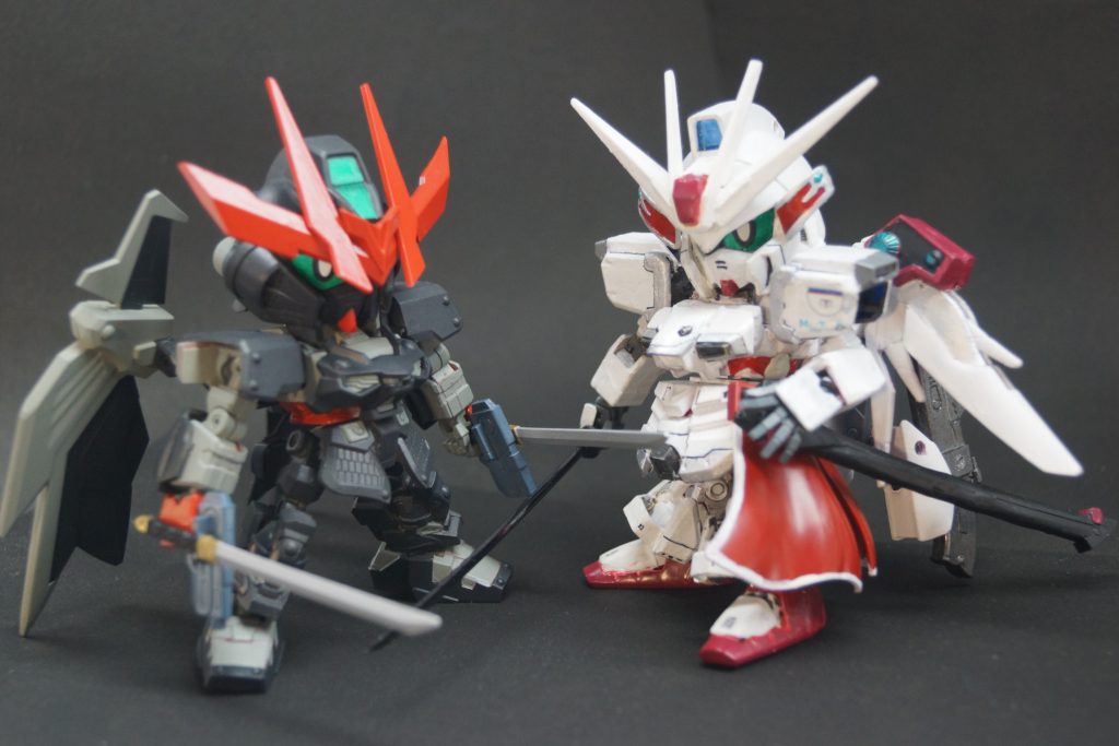 　弟の、純白武者エルザインパルスと。

　ダ:ダンテアストレイ　エ:エルザインパルス
エ「ダンテ、聖杯っていうのを守ればいいのね？」
ダ「そうだ。それで酒を飲もうっていうのは無しだぞ。」
エ「なに？あなたそんなこと考えてたの？」
ダ「ちげーよ！俺はな、そんな無礼なこと...」
エ「もういいわ。」
ダ「おい！」