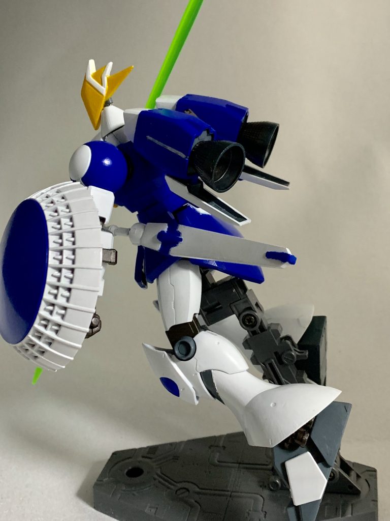 もちろん殺人的な加速を可能にするバックパックに換装
百万式のメガライドランチャーを使用