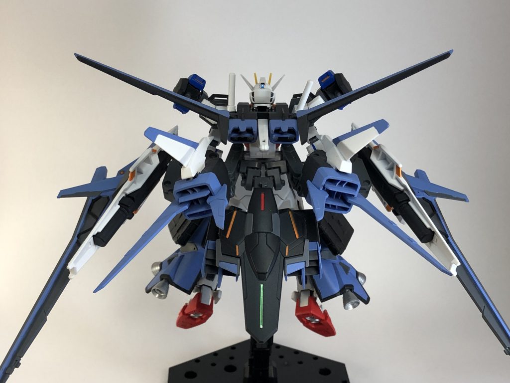 後面
アサルトストライカーパック
推力アップと下部にはフライトユニットとエネルギーパックを増設。