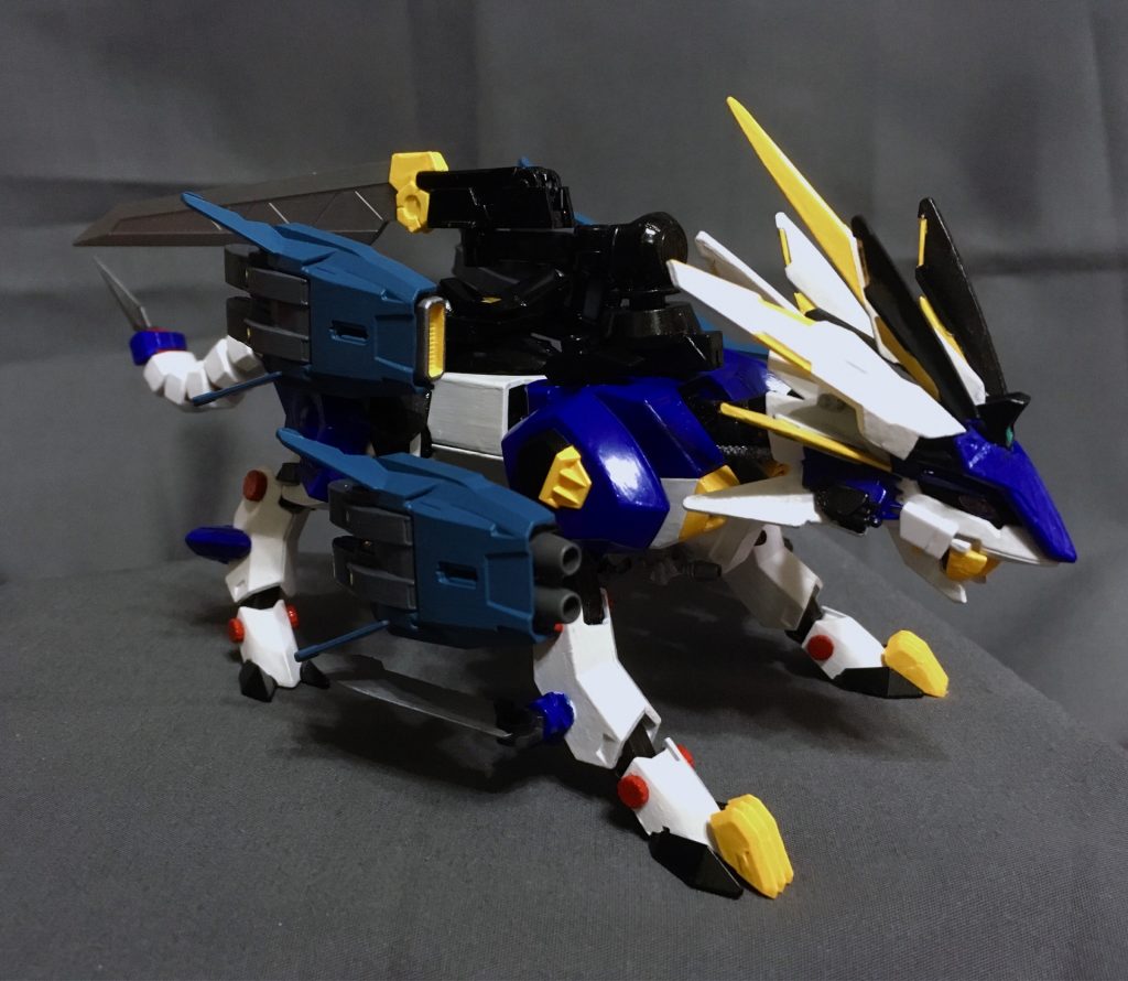 後部は高出力イオンブースター、前脚部はブースター兼2連装ビーム砲となっている。格闘主体なだけに嬉しい装備。