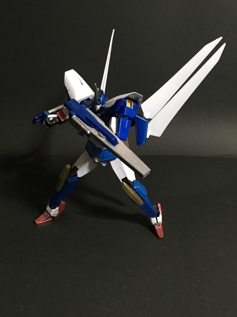 リリパトのサイドスカートは手甲になっている。
こちらはゴライアスと違い手数で勝負する機体となっている。