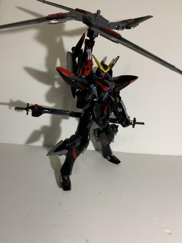 背部ユニットは取り外して巨大手裏剣に変形。MSサイズの質量兵器で対大型MA、対拠点攻撃用装備