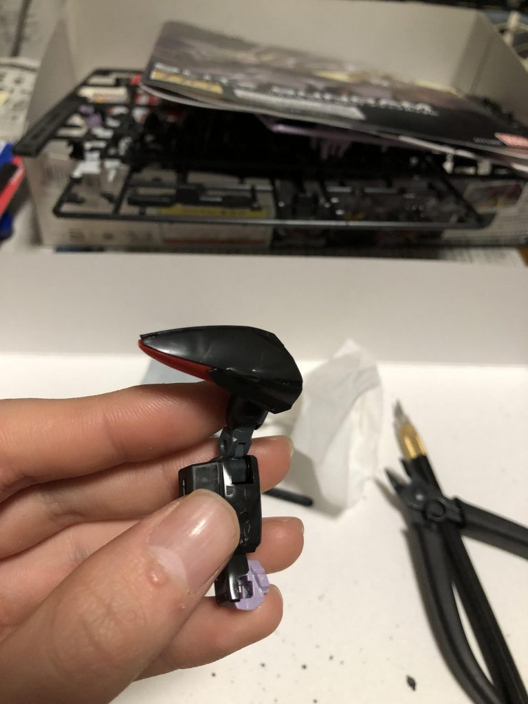 肘と膝をコトブキヤのジョイントパーツを使って二重関節にするのは意外と大変でした。