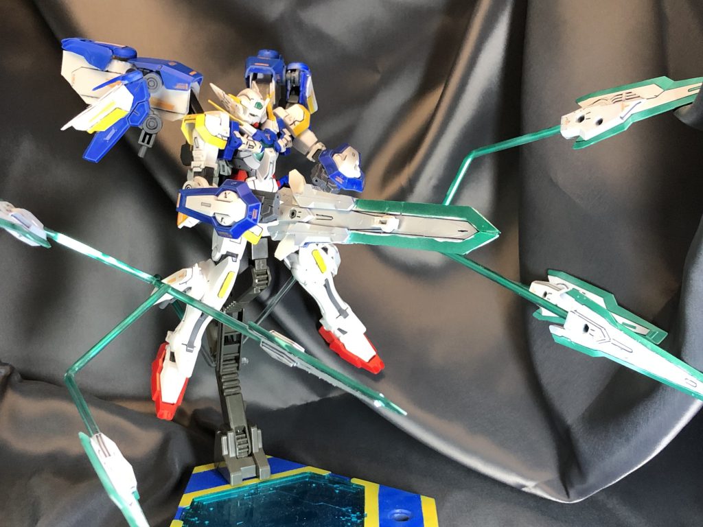 タミヤのプラ棒でオリジナルのファンネルエフェクトも作って見ました