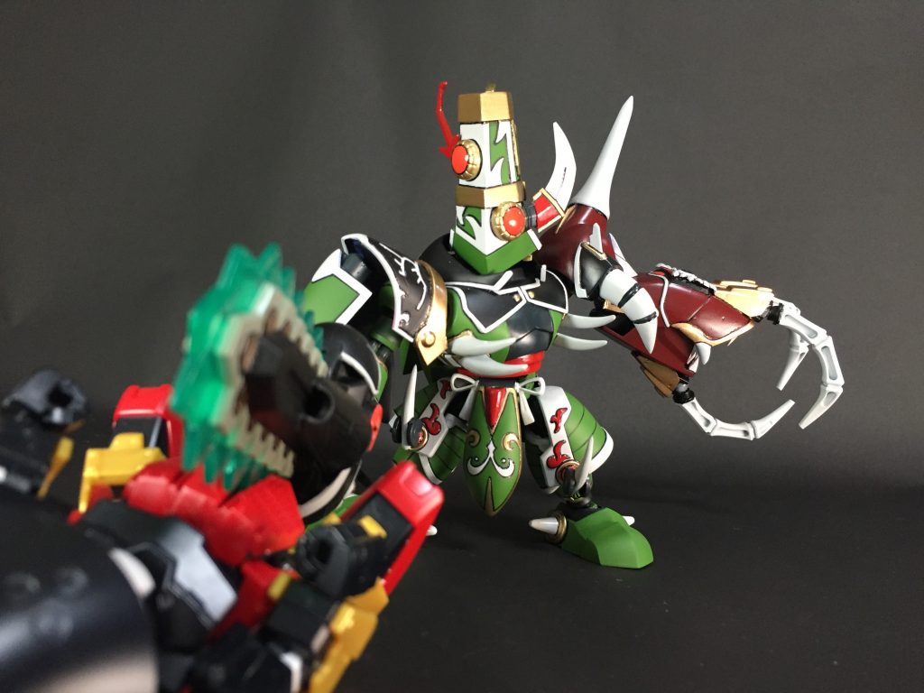 武器は鉄機武者の技術が使われた巨大な絡繰鋸、ベヒーモスソー。