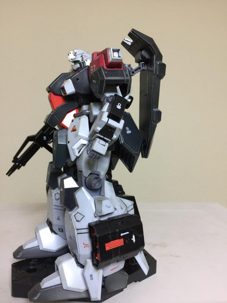 グスタフ・カール 左斜め アピールショット!
左肩は 塗装を変えて ガイアカラー
ペンキレッドで 塗装しました。
最初は 左肩は オレンジ色を 
塗装しましたが 似合わないので
ペンキレッドに 塗り変えました。
