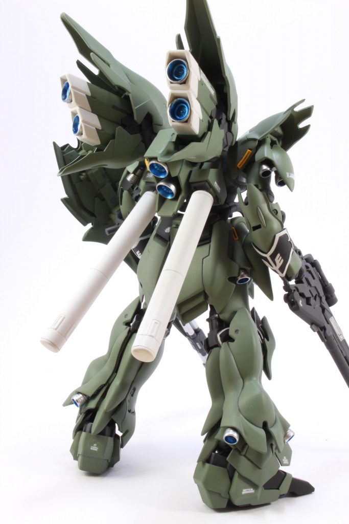 あ、あと、ジオンのMSでトゲあるのって以外と少ない?と思ったのと、個人的にシナンジュにトゲって何となく合わないな、と思ったので削ってパテで埋めちゃってます。