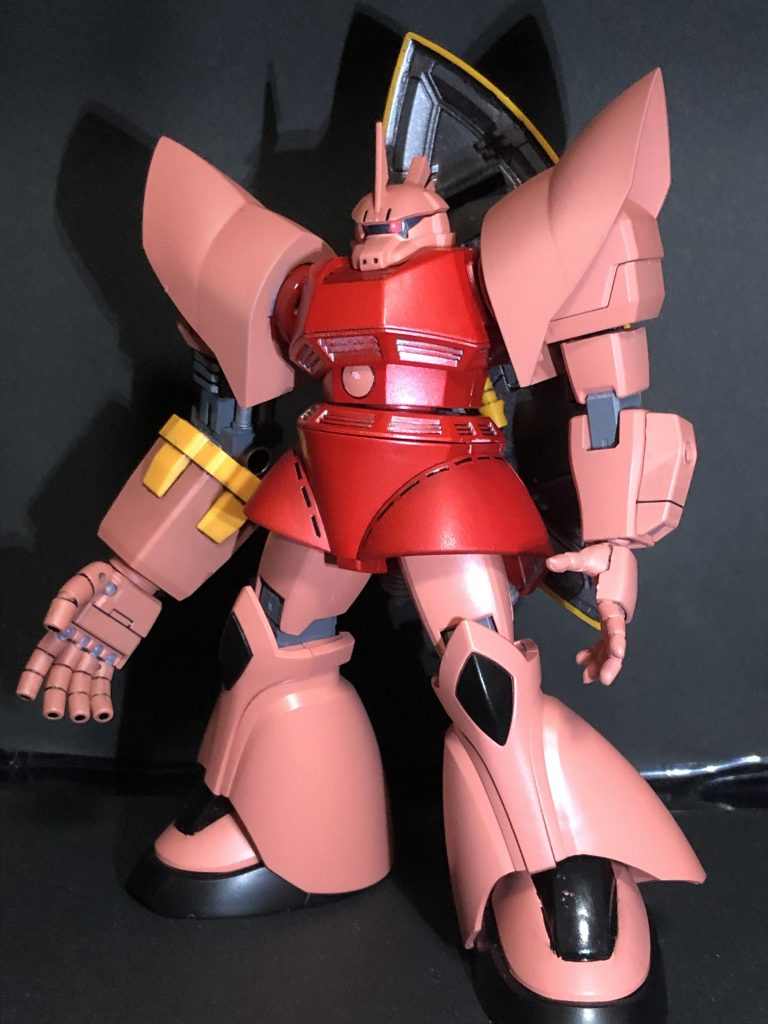 思わず目を引く肥大化した右腕!一年戦争当時シャア・アズナブルの最後の機体、ジオングの腕を移植しました!