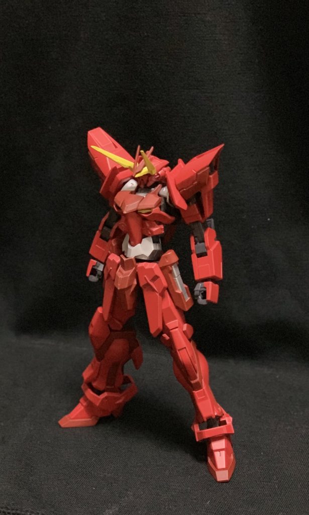 トリケロス改とディバインストライカーを装備していない姿。