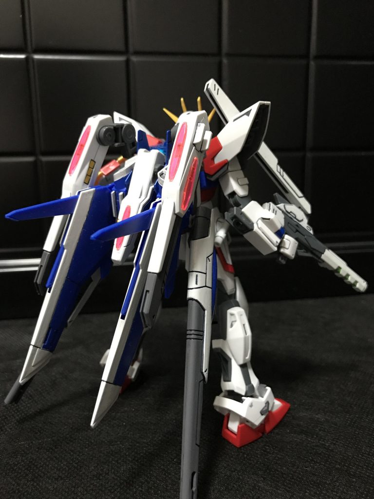 後ろから。ユニバースブースターにビルドブースターのウイングとビームキャノンを移植してます。