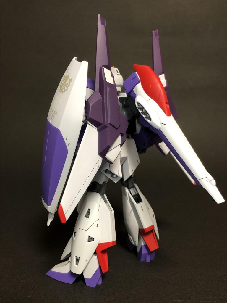 ウイング等はリゼル隊長機から流用しています。