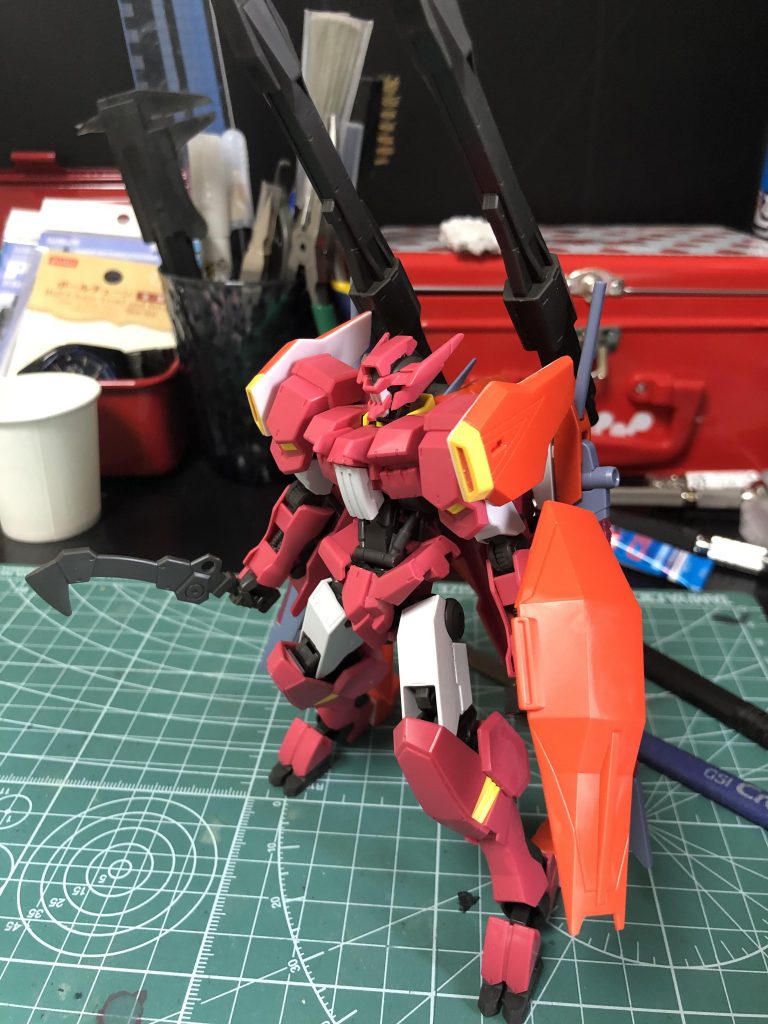 仮組み。
なんだか不安になるカラーリング。
塗装するとわかっていてもおかしなものを作っている気分になりました。