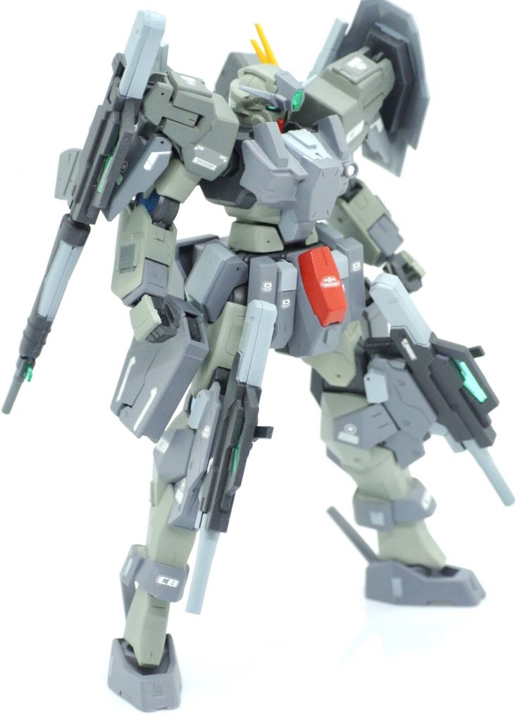 カラーレシピ

[本体、及びアンテナ等]
軍艦色(1)
エアクラフトグレー
モンザレッド
黄橙色

[関節]
ジャーマングレー(70%)+エアクラフトグレー(30%)

[胸部、腰部、膝部等の装甲]
インターミディエートブルーFS35164

[肩部、アサルトカービンの一部]
軍艦色(2)

[ライフル]
ジャーマングレー
エアクラフトグレー

[脚部バーニア]
焼鉄色

ほとんどがグレーのパーツで構成されているケルディムガンダム サーガですが、今回は情報量を増すためにも6色の異なるグレーで塗装しております。