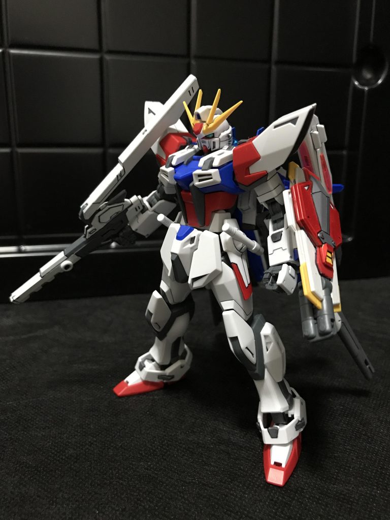 前から見たらただのスタービルドストライクですね…