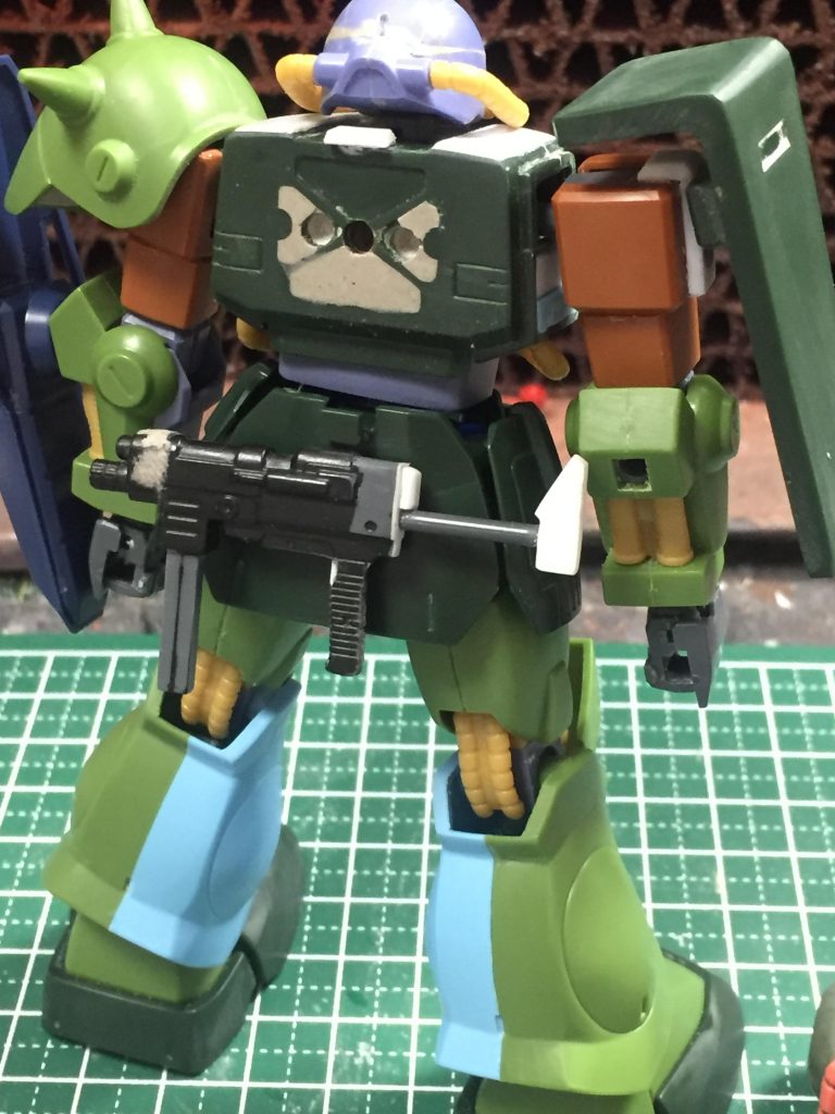 そして腰のミサイルユニット基部を切除してサブマシンガンを装備．接続はみんな大好きネオジム磁石！( ˙꒳​˙  )便利