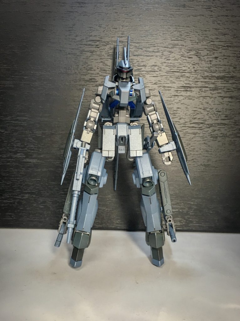 シュヴァルベ・グレイズと同時期に開発された試験機
シュバルベグレイズが高出力・高機動化を目指したのに対しこちらは水性能の向上を目標に開発された水陸両用機である
シュバルベとは同じ開発元の為かパーツやデザインに共通点が多数見られる