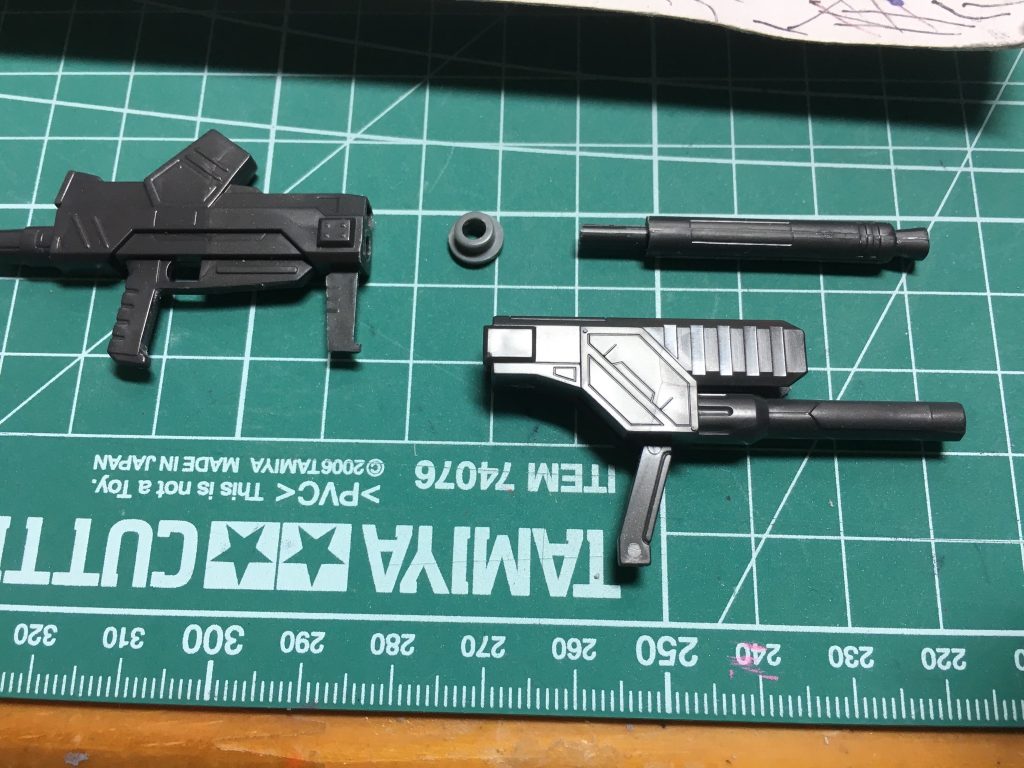 ビーム・ライフルは銃身を切り離し、プラサポとランナー接続でグレネードランチャーを着脱できるようにしました。