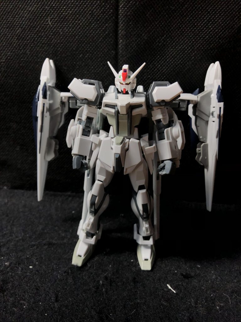 正面。素体はアタッチメントストライクガンダムのままです。ただ一点、センサー周りだけシンプルになりました。