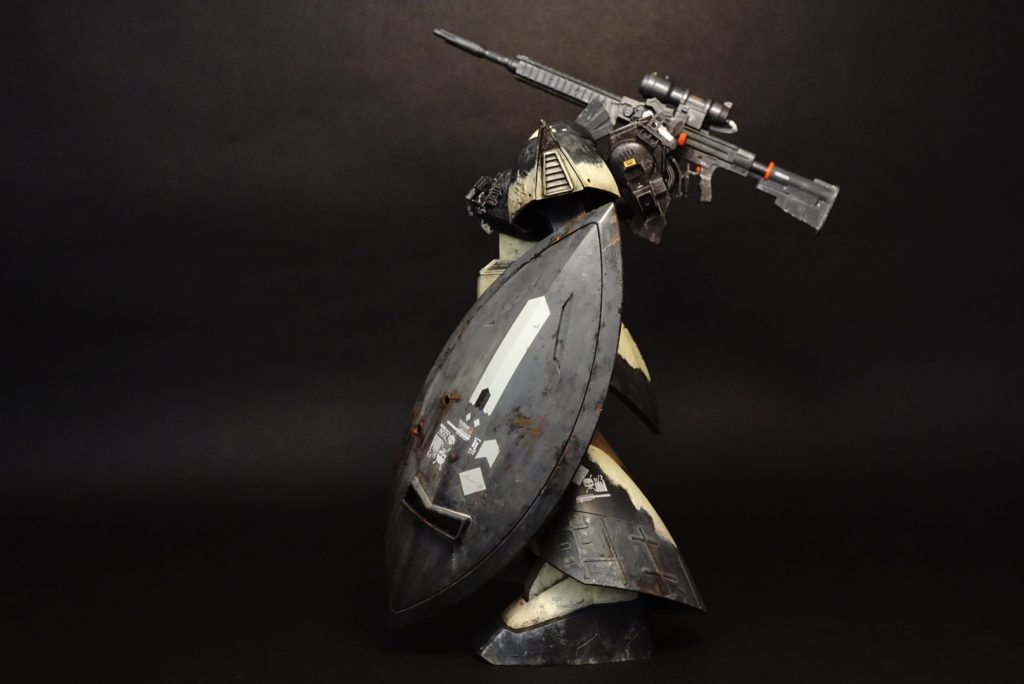 表面積の広いゲルググならスケールモデルの大判デカールもアレンジに使えます。