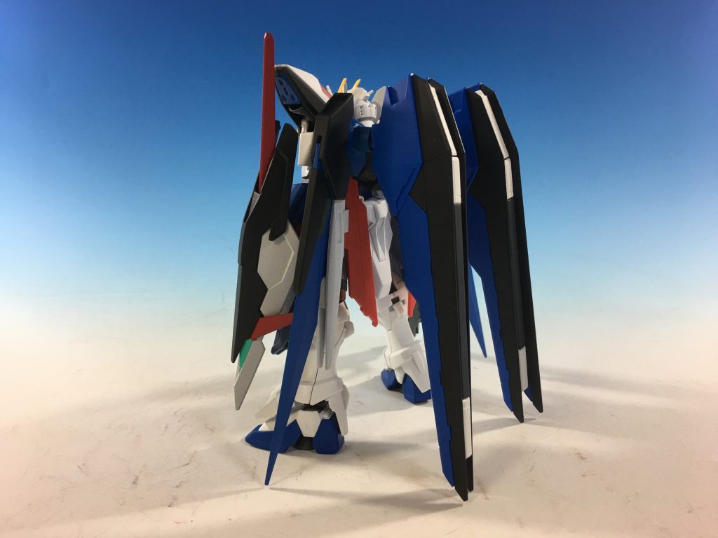 背部にフリーダムの羽根も追加してます。