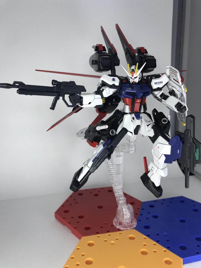 いつものポーズ。57mm高エネルギービームライフル