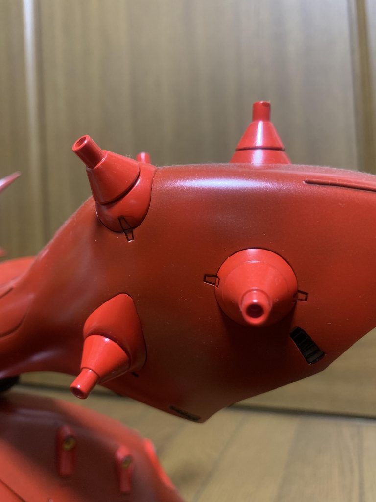 ファンネルと、ファンネルコンテナ?の色分け
ファンネルは白サフでもう一方は黒サフで下地塗装しました!