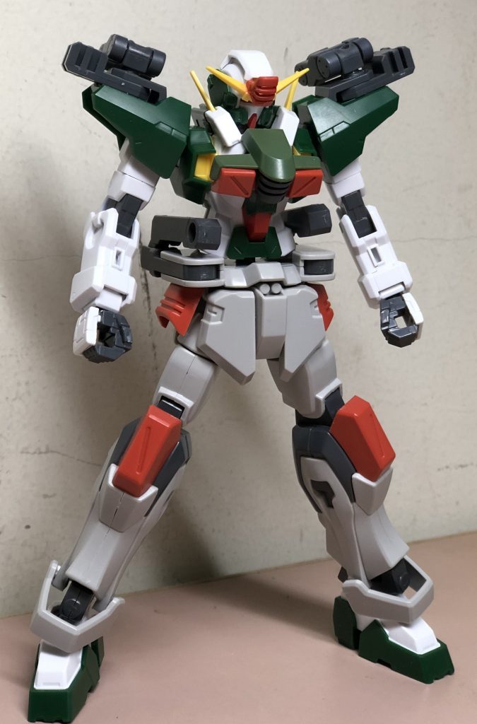 未塗装のガンダムデュナメス・アサルトバスター
成型色のままでも違和感ない色彩にまとまったプロポーションをしています