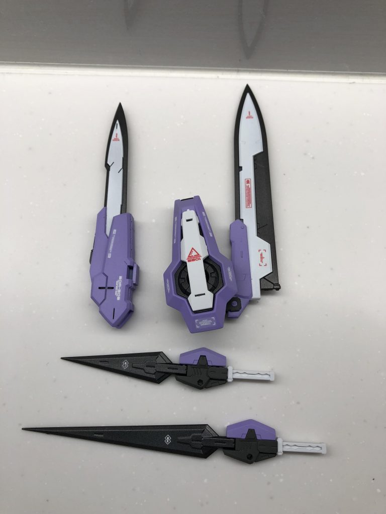 メッキは一度落とし、再塗装しています。
攻撃力向上しそうという理由で黒剣化しました。