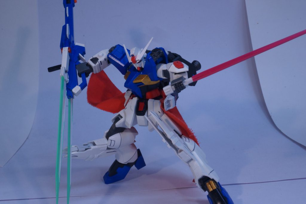 ポージングその4です。
膝に収納しているビームサーベルはそのままなので、画像のように使ったり、ニーキックのときに使ったりできます。