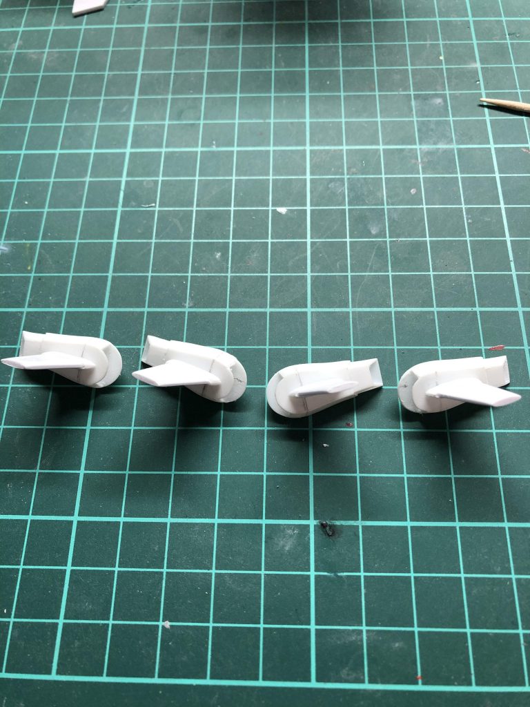 サブレッグの追加装備もスクラッチです