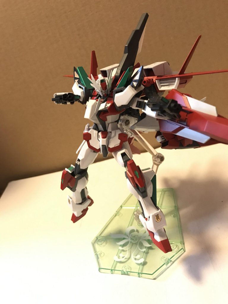 ショートビームライフル
ストライクの腰にマウントされている武器で通常のライフルより小回りが利き連射も可能
銃口の下側からビームサーベルを発震させる事出来る