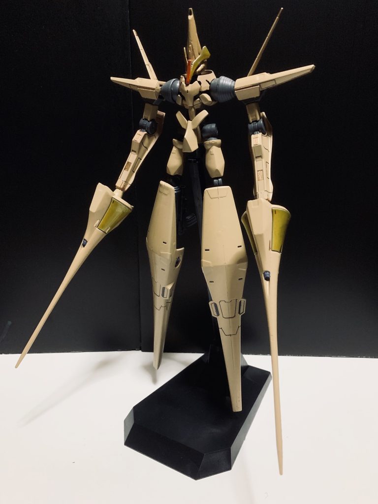 機体正面
キマリスのランスを腕や脚にしたら結構良いゲテモノ機体が作れるんじゃないか？と思い、制作しました