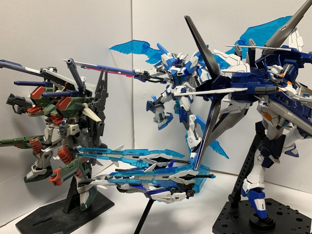 おまけ
【傭兵団ヘヴンズブルー】
ヘヴンズブルー ウイングモード
デュエル アサルトグラディオ
トリシュラバスター FC装備
スカイグラスパー改
連合軍上がりの傭兵団、オリジナル設定です。
やっぱりこの3機が並ぶといいですね。