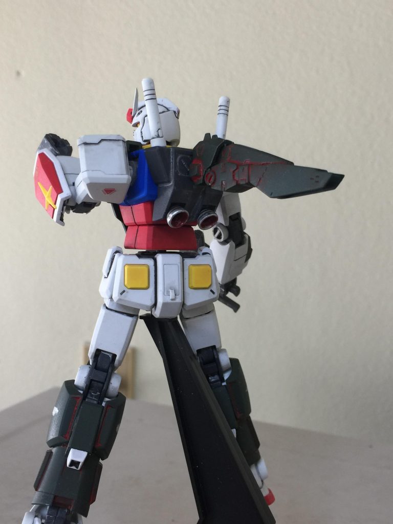 ハーフ・フルアーマーガンダムの
左斜め背後 アピールショット!
ガンダムのランドセルに 
ビルダーズパーツ スタビライザーを
装備しました。