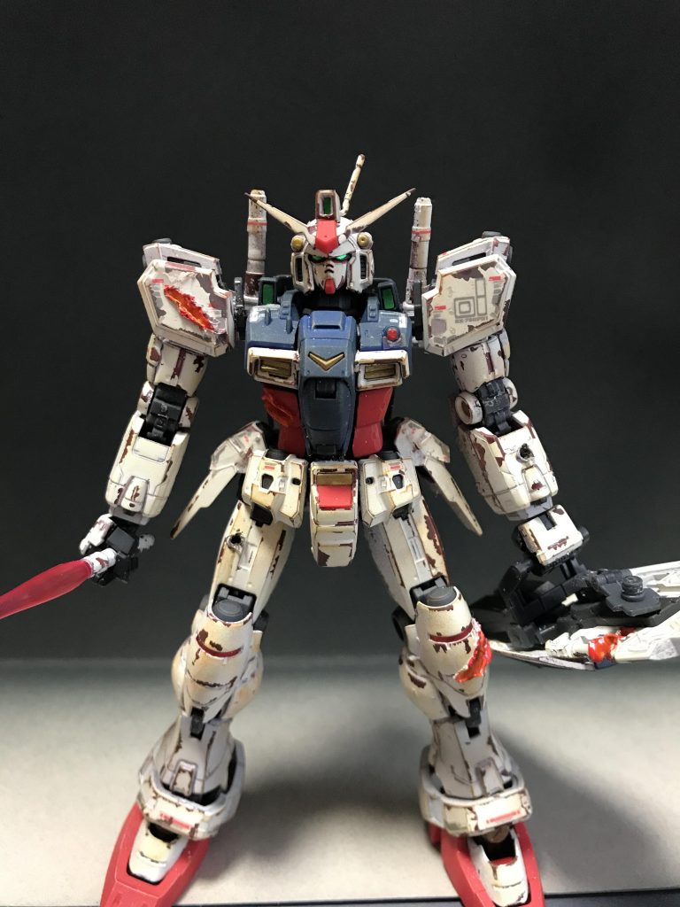 ボロボロにするならHGでしたほうがいいのでしょうが、僕はパテとかスジ彫りとかが苦手でディテールアップが出来ないので最初からかっこいいRGにしました…
修行が必要ですね…