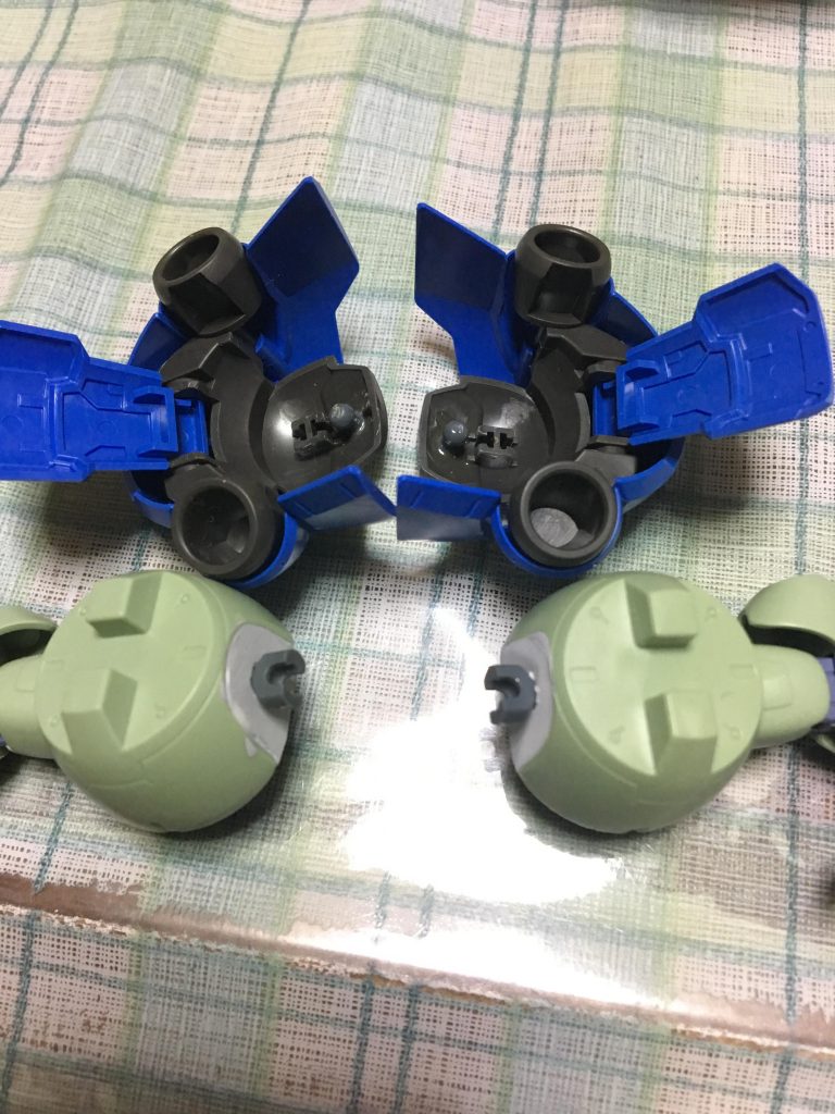 肩の接続にはボールデンアームズの1番小さいジョイントを用いています。