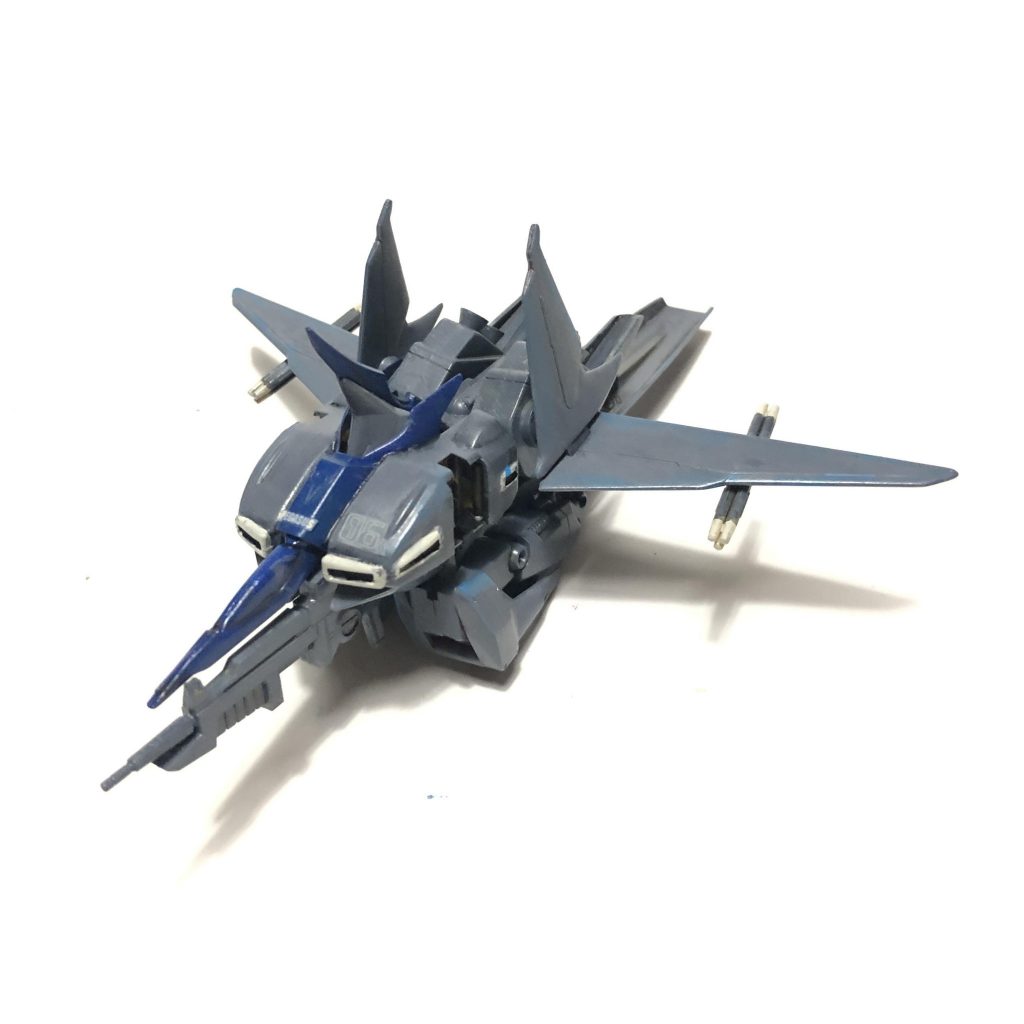 バウアタッカー
 
上半身部分の戦闘攻撃機

パイロットはこちら側に搭乗。