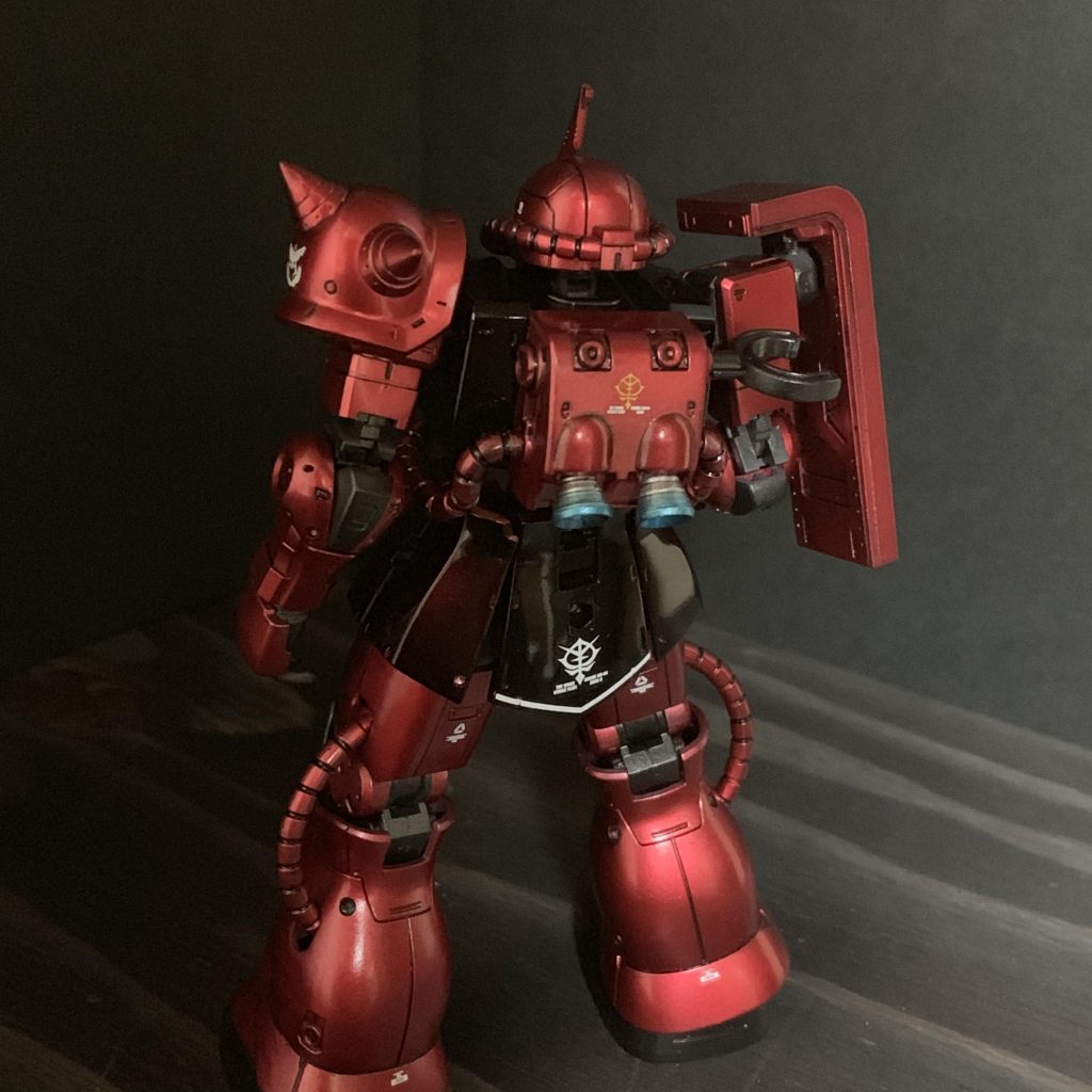 バーニアが浮かび上がるようにシルバーに熱処理したようなパープルブルーを入れました。デカールは久々の水貼りミス連発したので適当に余ったもので代用してます笑