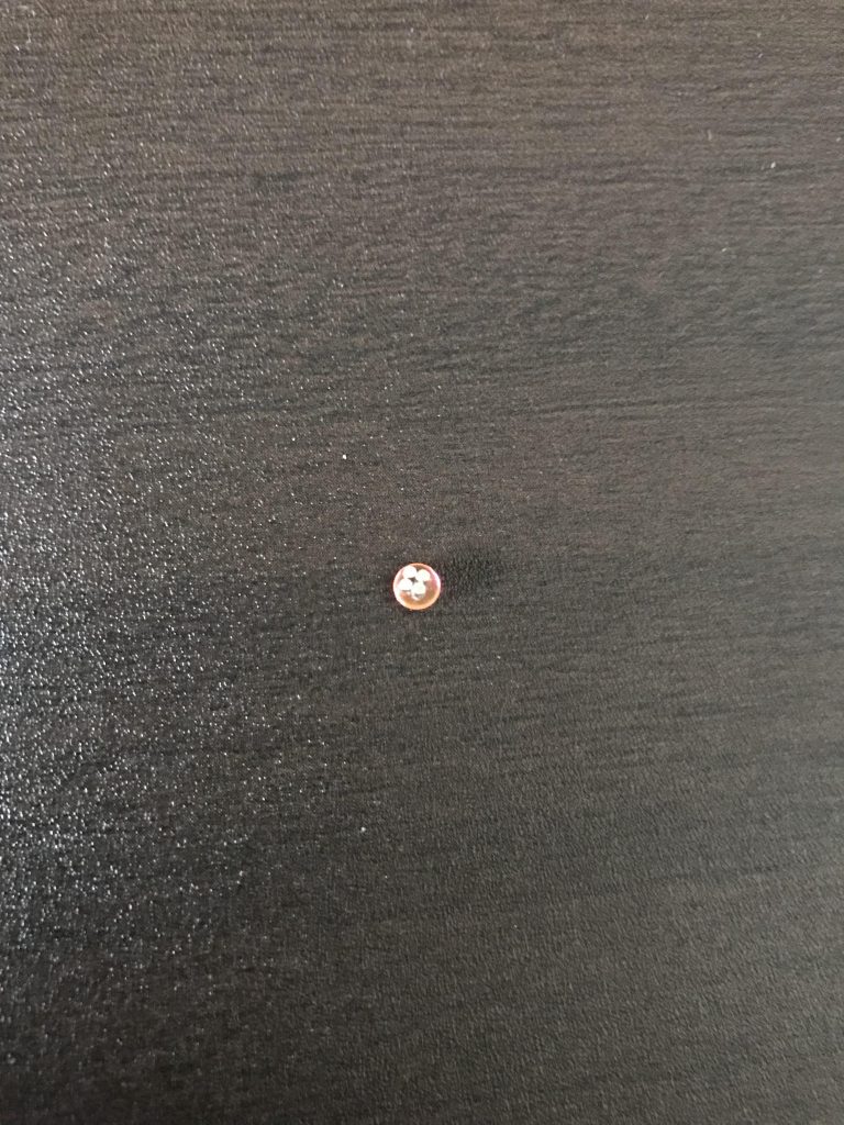 別売りのクリアピンクのモノアイにネオジムを接着