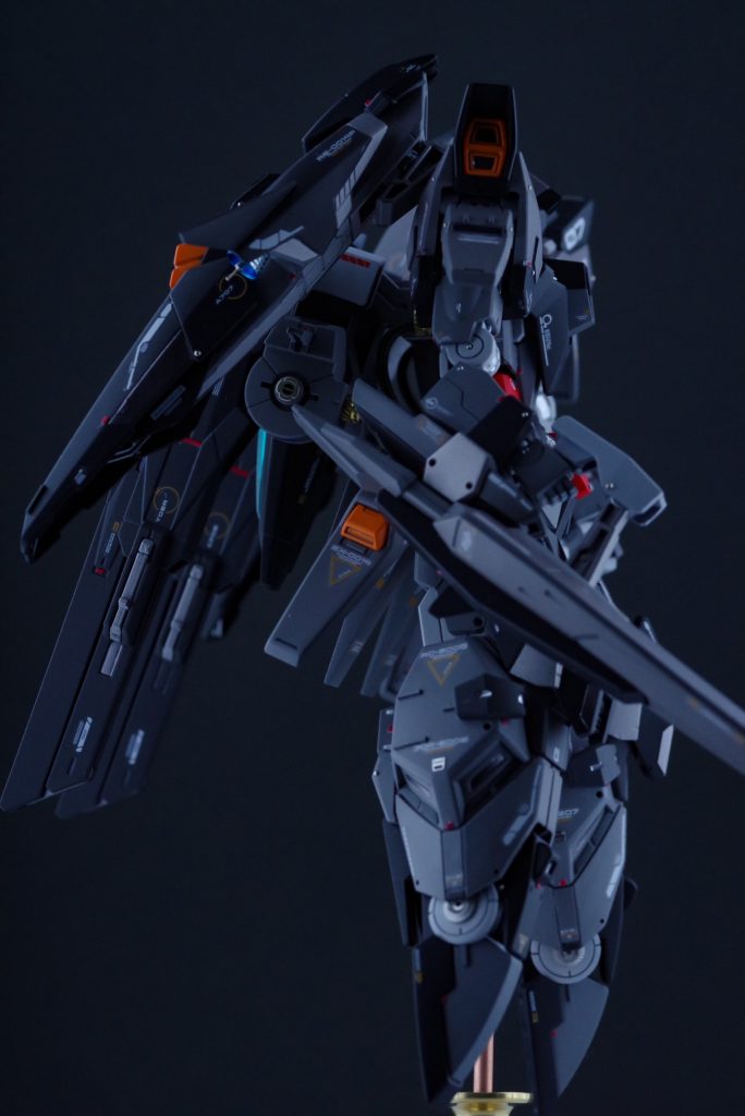 横からもボリュームが出るようにプロポーションやディテールを調節しました