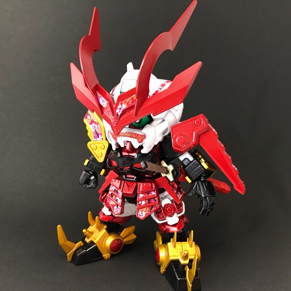 BB戦士の戦国アストレイをベースに、武者頑駄無や呂布トールギスなどの部品を使用。好みのスタイルに。