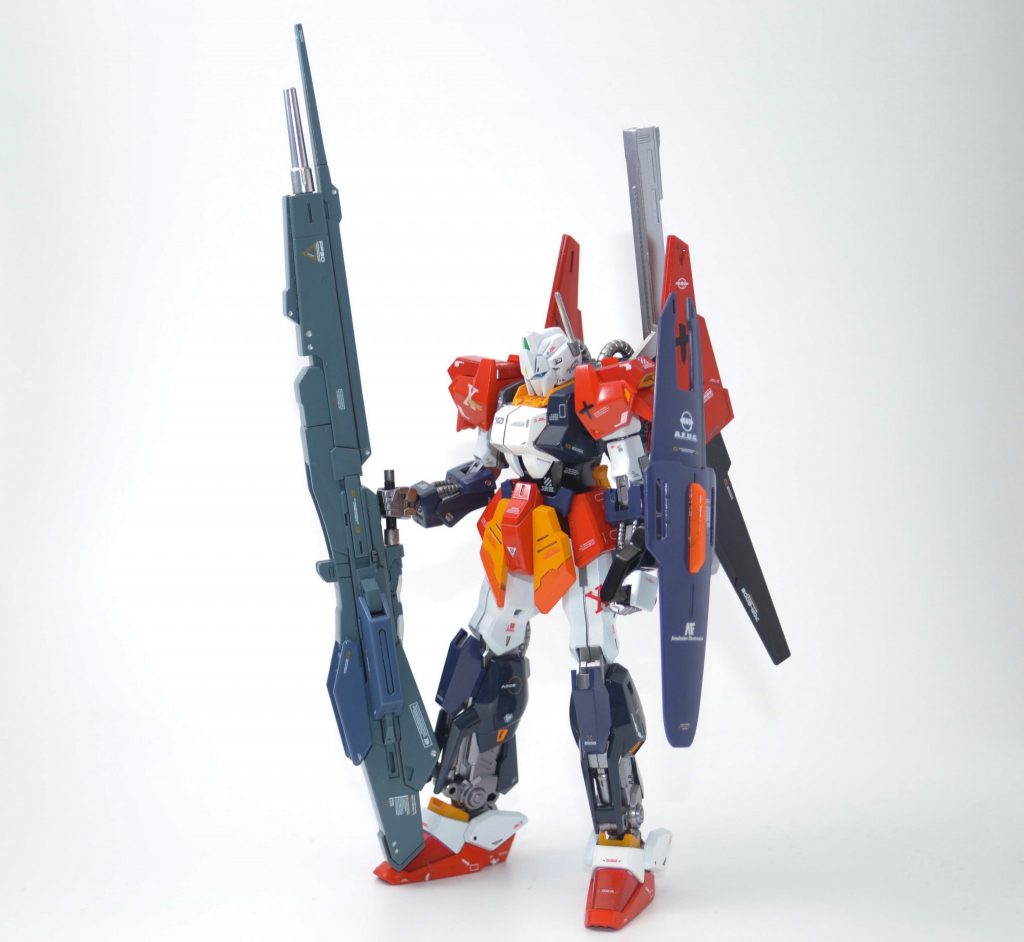 基本はリバイブ百式です。ザンダクロスのカラーリングに合わせています。